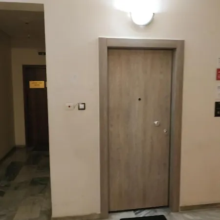 G M 4 Kentro In The Heart Of The *